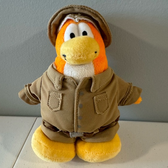 Disney Club Penguin Series 2 Explorer plush - Picture 1 of 3